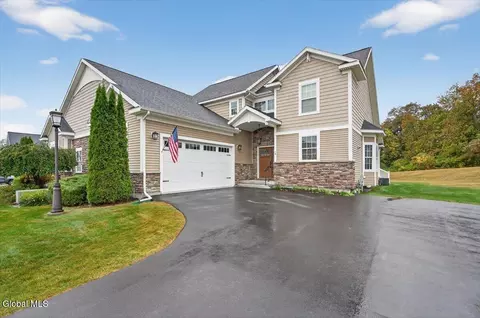 14 Vista Ct, Clifton Park, NY 12065