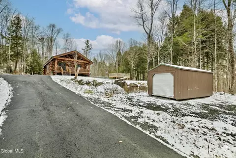 465 Barlow Rd, Gloversville, NY 12078