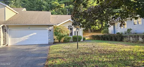 599 Highwood Cir, Albany, NY 12203