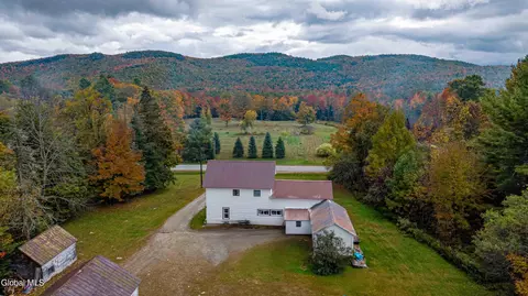 95 Lane Rd, North Creek, NY 12853