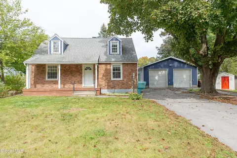 1 Sutherland Dr, Glenville, NY 12302