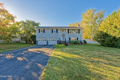 52 Alpine Dr, Latham, NY 12110