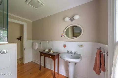 Bath - 33 Hudson St, Kinderhook, NY 12106 photo 3 of 5