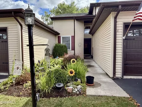 4 Gentry Ln, Queensbury, NY 12804