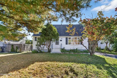 10 Manning Ave, Troy, NY 12180