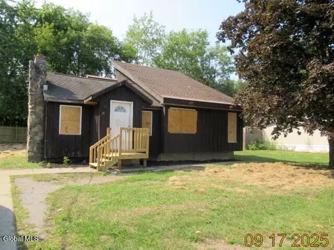 19 Indiana Ave, Queensbury, NY 12804