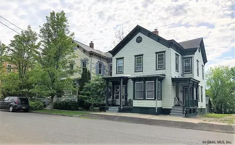 9 N Franklin St, Athens, NY 12015