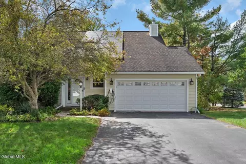 10 Delehunt Dr, East Greenbush, NY 12061