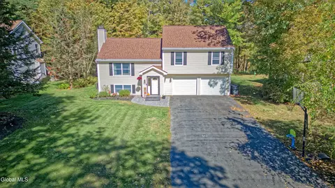 8 Dandelion Dr, Gansevoort, NY 12831