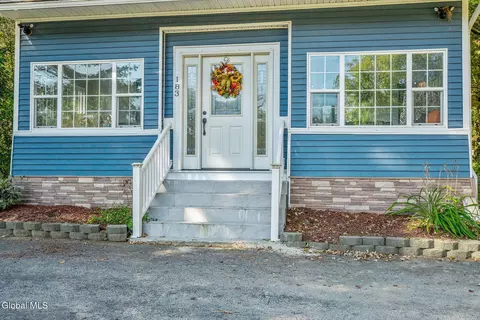 183 Maple Ave, Schenectady, NY 12302 photo 3