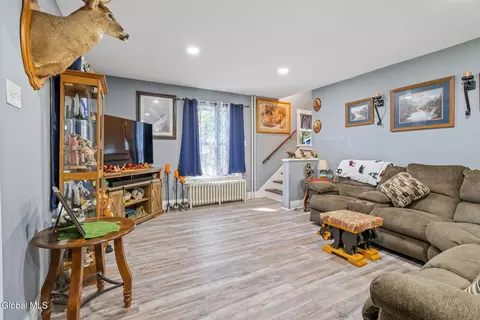 183 Maple Ave, Schenectady, NY 12302 photo 7
