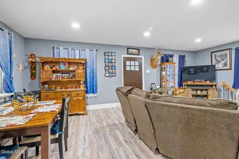 183 Maple Ave, Schenectady, NY 12302 photo 10