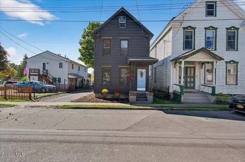 44 South St, Waterford, NY 12188