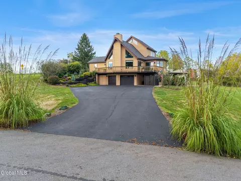 58 Briarwood Dr, Athens, NY 12015