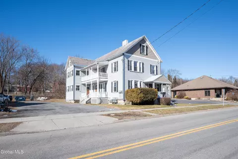 135 Maple Ave, Saratoga Springs, NY 12866