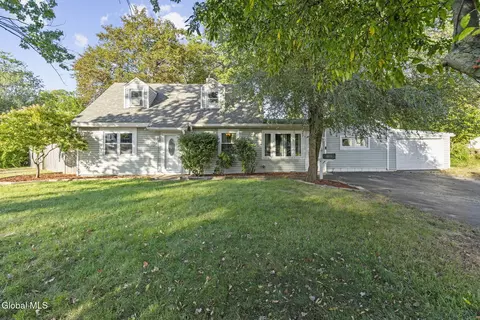 1076 Outer Dr, Schenectady, NY 12303