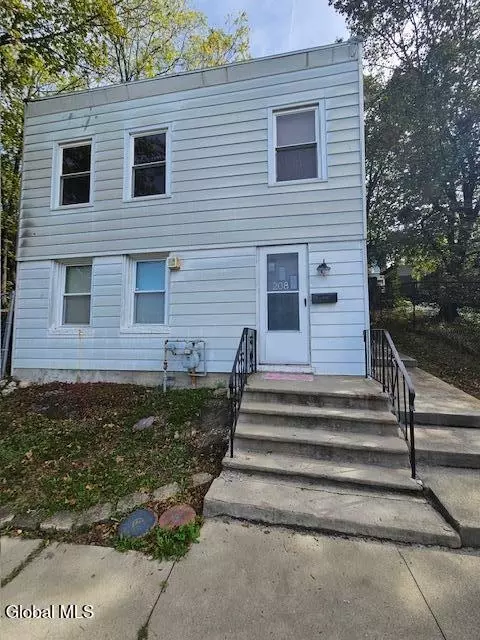208 10th St, Troy, NY 12180