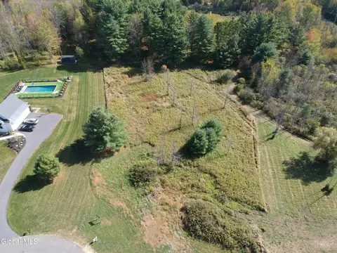 4 Vittorio Trl, Ballston Lake, NY 12019