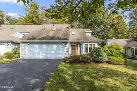 90 Commonwealth Dr, Glenmont, NY 12077