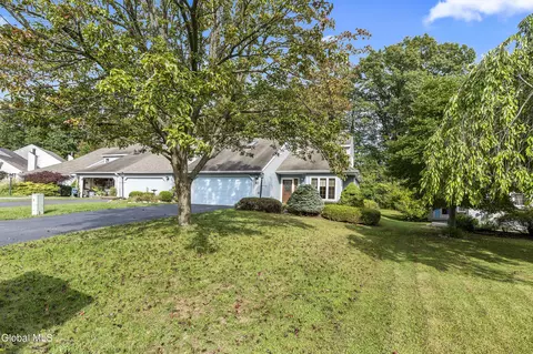 90 Commonwealth Dr, Glenmont, NY 12077 photo 3