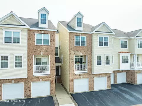 4203 Admirals Walk Dr, Cohoes, NY 12047