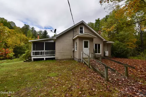 318 Howe Rd, Lake Luzerne, NY 12846