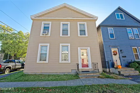 662 5th Ave, Troy, NY 12182