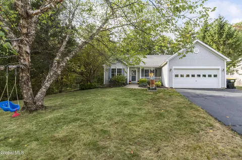 1143 Clute Crest Dr, Schenectady, NY 12309