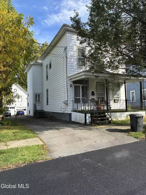 8 Fon Clair St, Johnstown, NY 12095