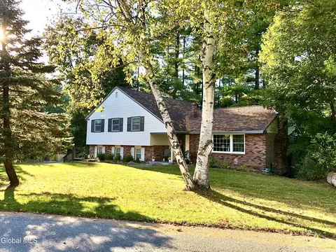 19 Meadow Dr, Queensbury, NY 12804