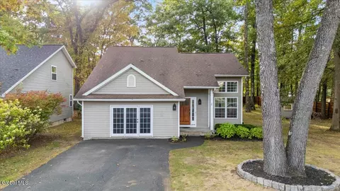 2 Woodthrush Ct, Ballston Spa, NY 12020