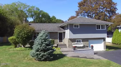 1145 Godfrey Ln, Niskayuna, NY 12309