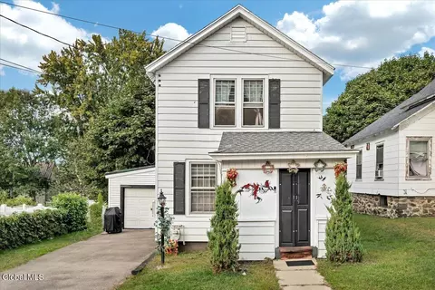 3 Hawk St, Gloversville, NY 12078