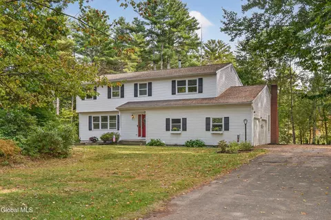 25 Nicklaus Dr, Gansevoort, NY 12831