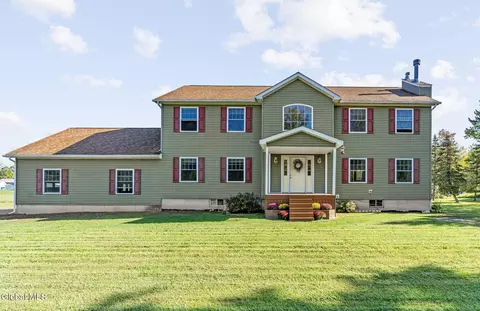 121 Pioneer Dr, Broadalbin, NY 12025