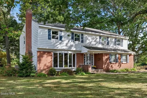 1340 Wemple Ln, Niskayuna, NY 12309