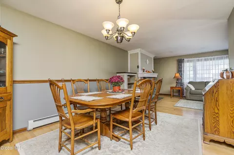 Dining - 125 Sylvia Ln, Schenectady, NY 12306 photo 2 of 3
