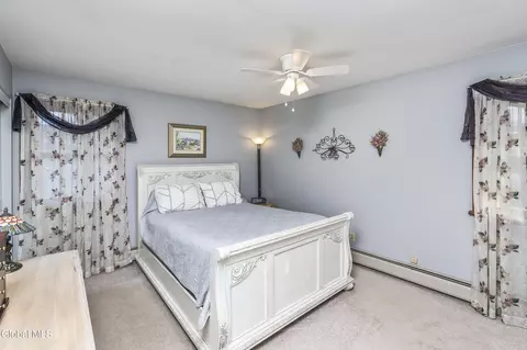 Bedroom - 125 Sylvia Ln, Schenectady, NY 12306 photo 8 of 10