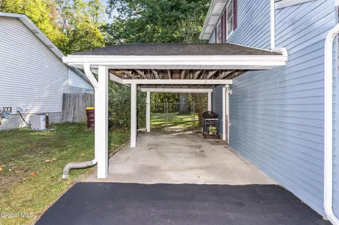 Exterior - 125 Sylvia Ln, Schenectady, NY 12306 photo 4 of 10