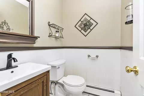 Bath - 125 Sylvia Ln, Schenectady, NY 12306 photo 1 of 6