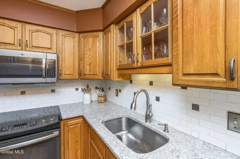 Kitchen - 125 Sylvia Ln, Schenectady, NY 12306 photo 3 of 4