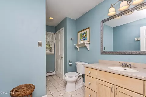 Bath - 125 Sylvia Ln, Schenectady, NY 12306 photo 3 of 6