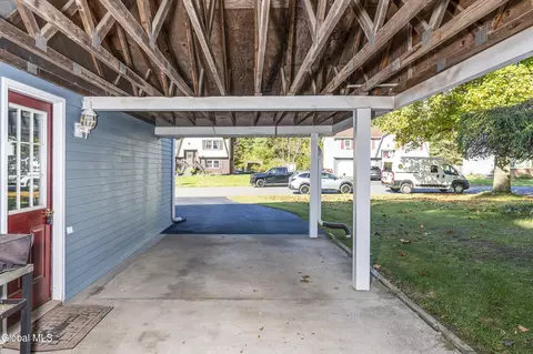 Exterior - 125 Sylvia Ln, Schenectady, NY 12306 photo 5 of 10