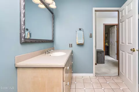 Bath - 125 Sylvia Ln, Schenectady, NY 12306 photo 4 of 6