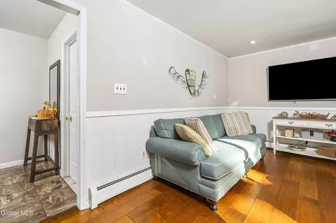 Entry Way - 125 Sylvia Ln, Schenectady, NY 12306 photo 3 of 5