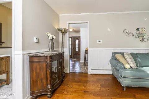 Entry Way - 125 Sylvia Ln, Schenectady, NY 12306 photo 4 of 5