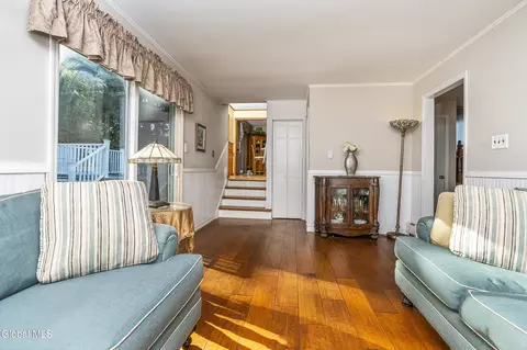 Living - 125 Sylvia Ln, Schenectady, NY 12306 photo 3 of 5