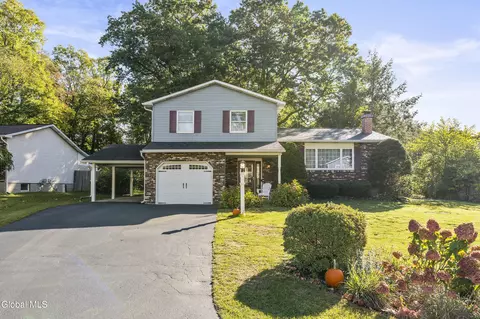 125 Sylvia Ln, Schenectady, NY 12306