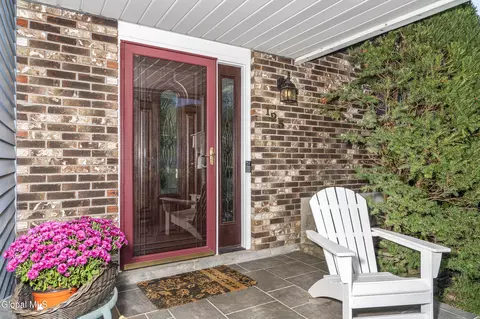 Exterior - 125 Sylvia Ln, Schenectady, NY 12306 photo 3 of 10
