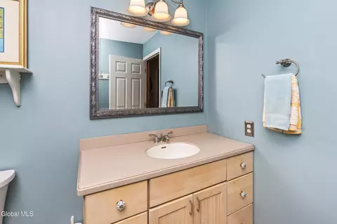 Bath - 125 Sylvia Ln, Schenectady, NY 12306 photo 5 of 6